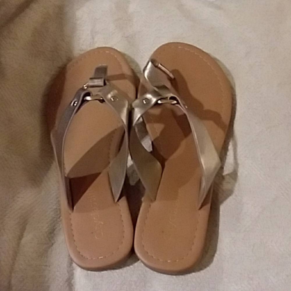 City classified sandals size 6
